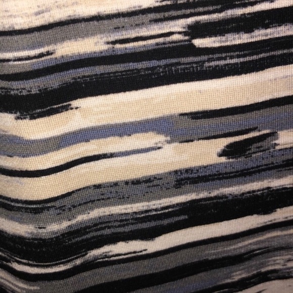 🖤TART COLLECTION🖤 VIERA V-NECK DRESS
$168🖤 - Picture 8 of 10